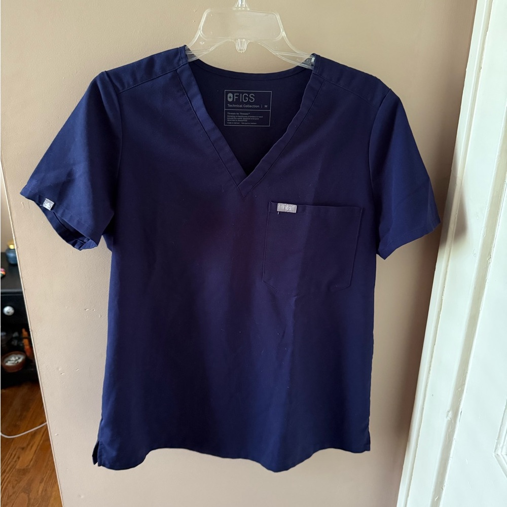 Figs Women’s Navy One Pocket Scrub Top